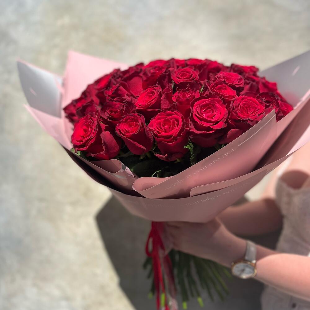 Классический букет из 51 красной кенийской розы